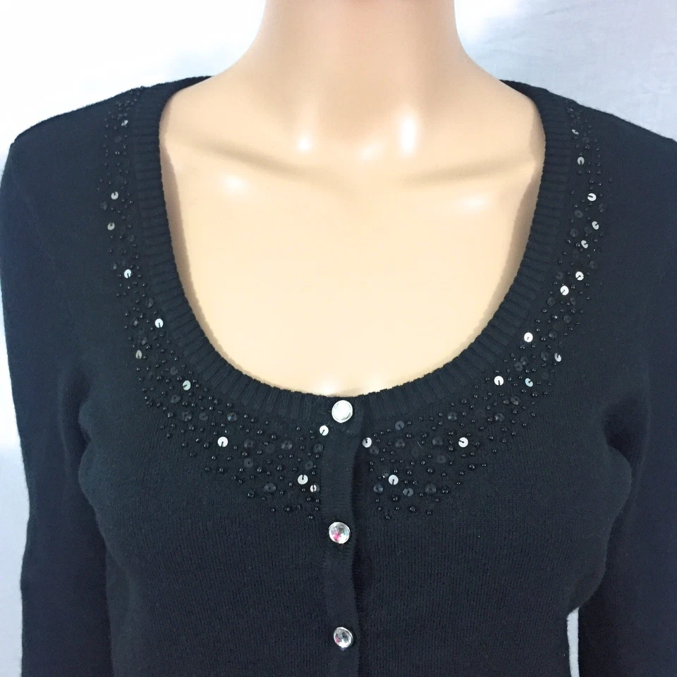 Cardigã Apple Bottoms feminino suéter tamanho grande preto botão frontal cropped malha  - Imagem 2 de 4