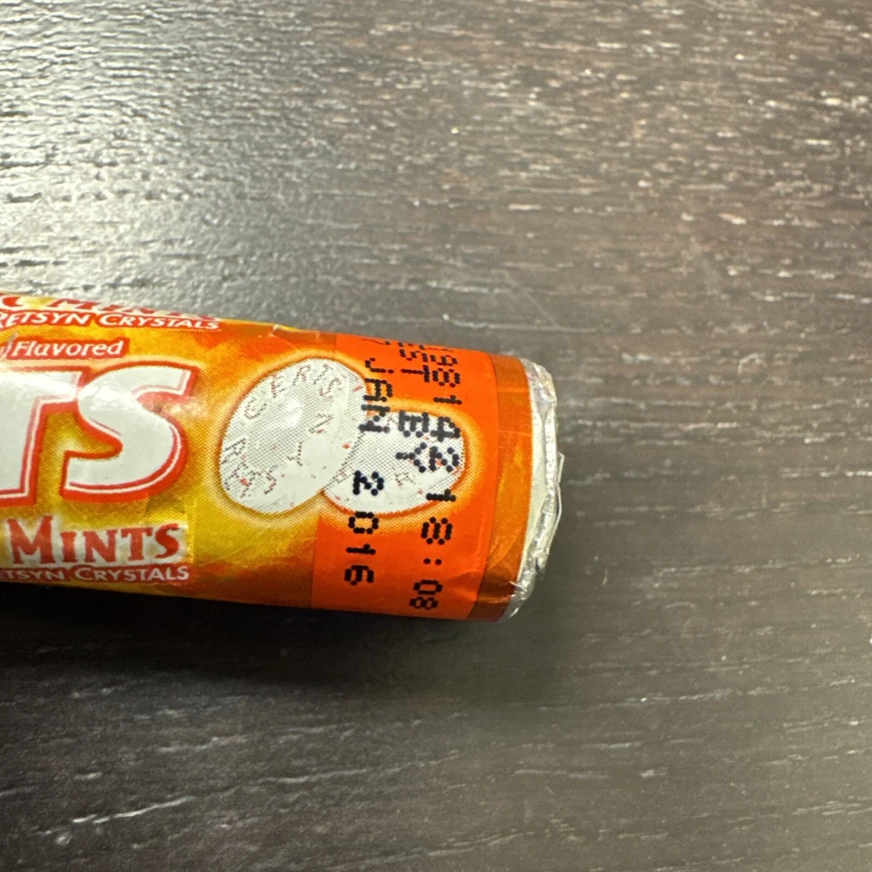 Rollo clásico de frutas surtidas de menta de 1 rollo. Caramelos de coleccionista DESCONTINUADOS Foto 3 de 3