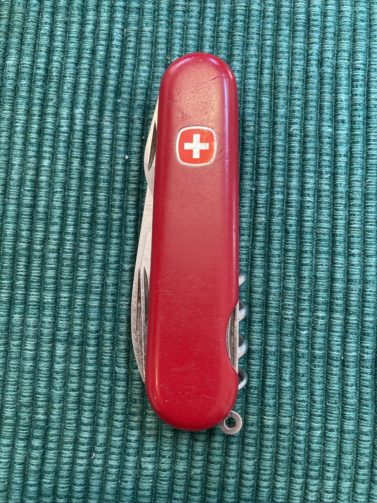 Wenger 16939 Commander Swiss Army Knife, Red
