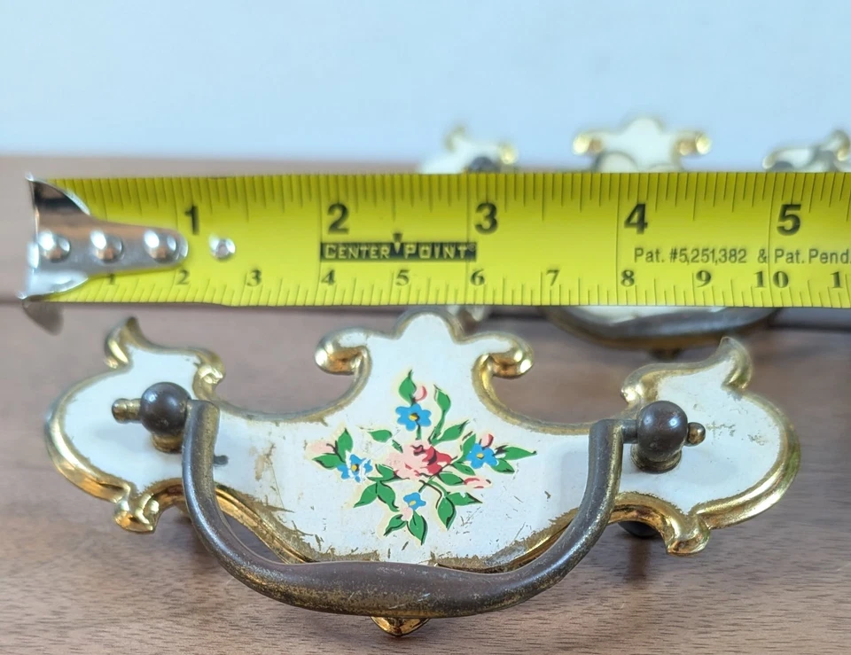 6 piezas Vintage Latón Caída Paca Cómoda Armario Cajón Tiradores Blanco Diseño Floral Foto 2 de 3
