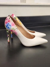 CHRISTIAN SIRIANO for Payless High Heel Shoes Pumps Size 6.5 W White Floral