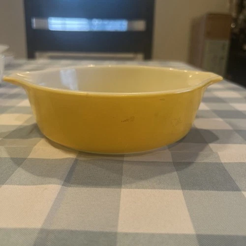 Vintage Pyrex Yellow #471  Casserole Dish1 Pt  No Lid!