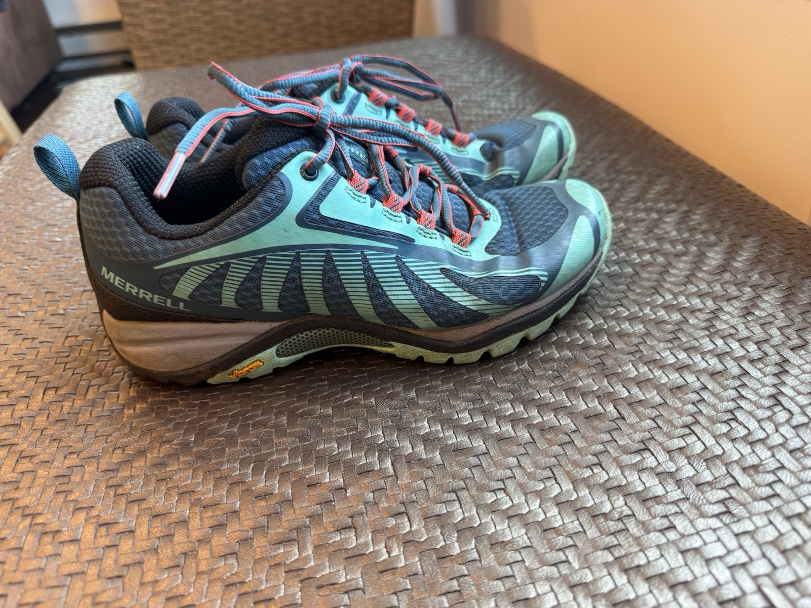 Sneakers Merrell blu e nere con rete traspirante e intersuola ammortizzata