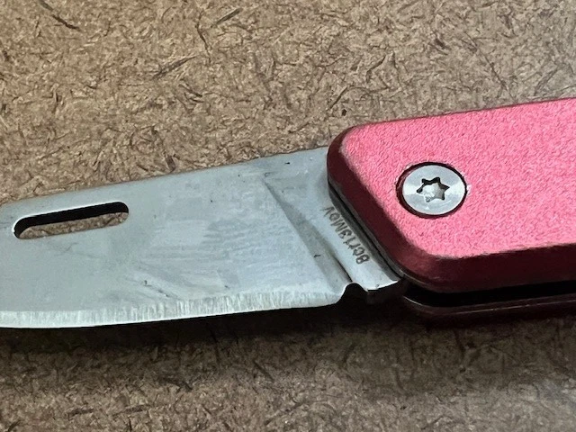 TRUE Utility TRU-KNF - Llavero Cuchillo Aluminio ROSA - Excelente Estado Foto 4 de 4