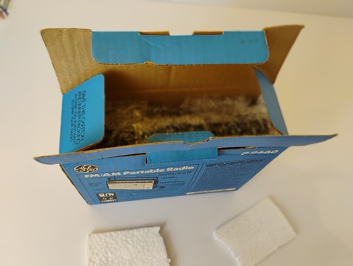 GE General Electric FM/AM Personal Portable Radio With Two Way Power 7-2660  - Picture 2 of 8