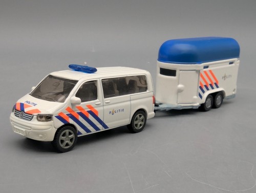 Maquetas de coches 1:55 Siku 2310 Volkswagen VW TURISMOS + remolque para caballos con 2 caballos embalaje original - Imagen 2 de 13