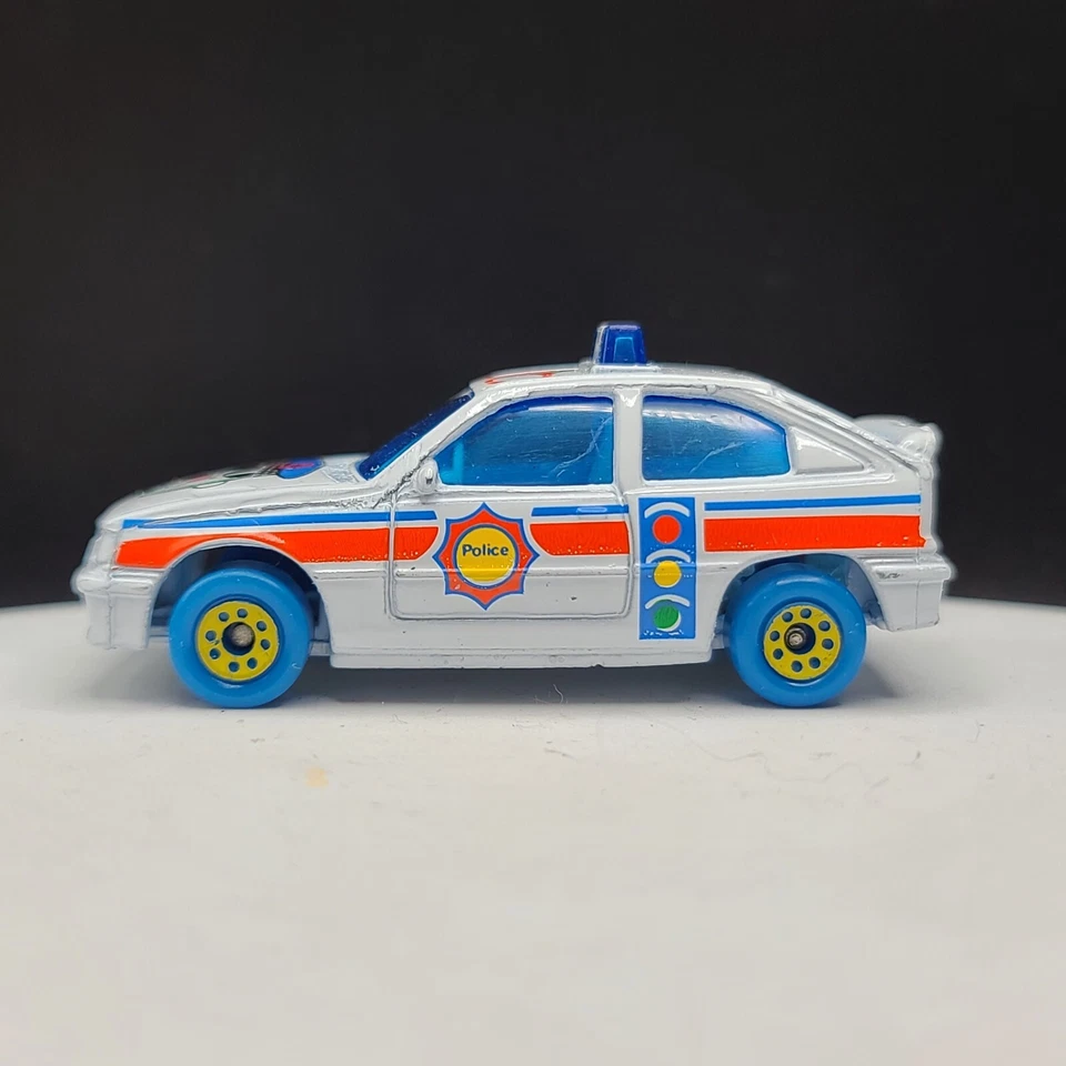火柴盒 Vauxhall Astra / 欧宝 Kadett GSI 警察 (1990 - 1992 年我的第一个火柴盒) — 第 4/4 张图片