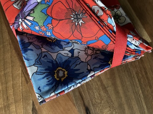 Crafty Lass 100% Cotton Fabric Fat Quarter 4 Pack Bundle Floral Flowers Poppies - Picture 2 of 3