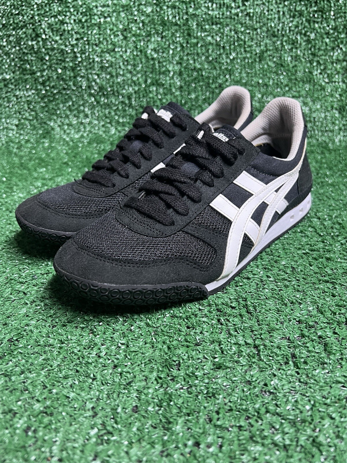 Asics Onitsuka Tiger Ultimate 81 Men's Size 4.5 Women’s 6 Black HN201 Sneakers