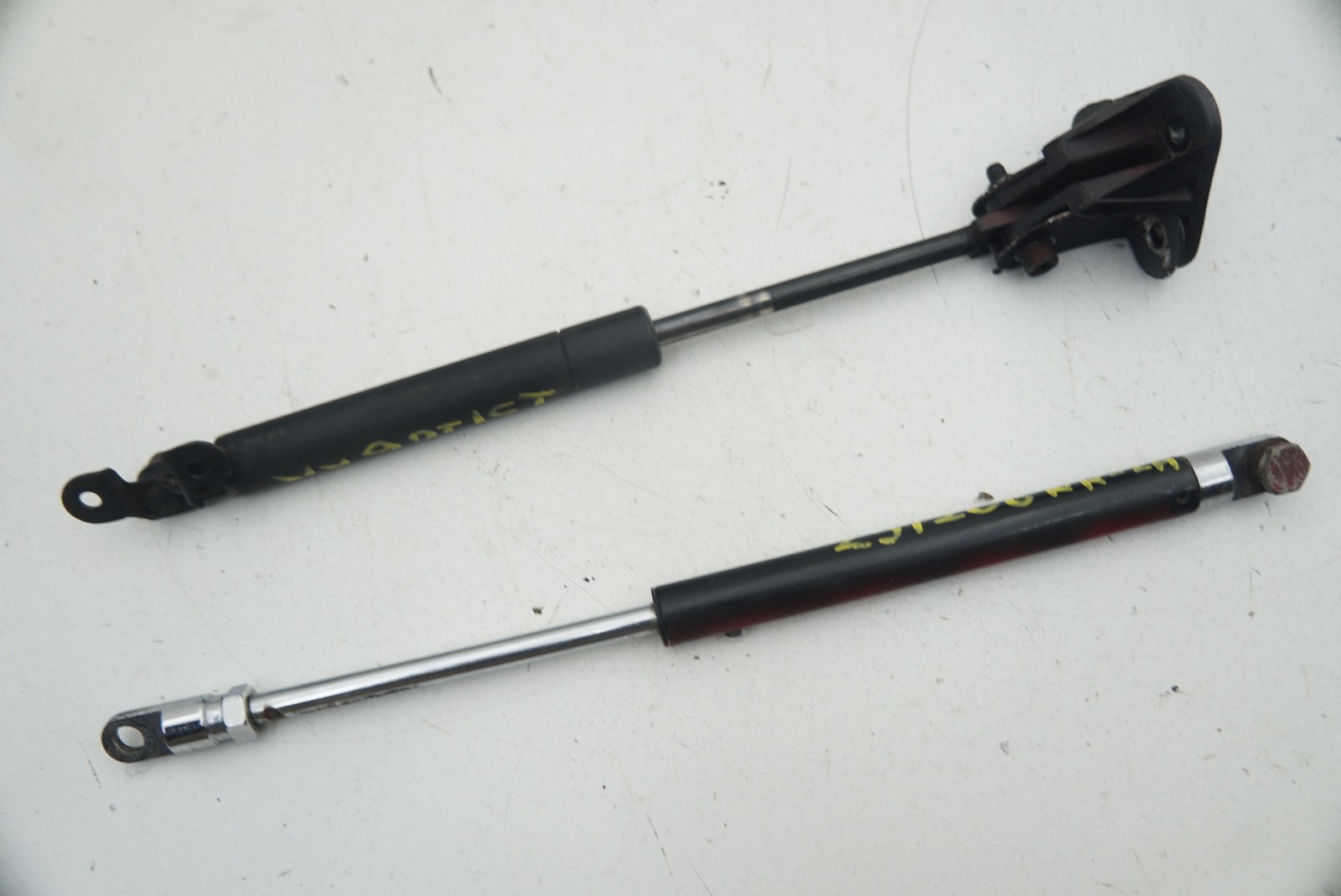 Set Rear Trunk Engine Lid Lift Strut Cylinder 60563300 Ferrari Mondial Cabriolet