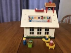 VTG 1971 FISHER PRICE LITTLE PEOPLE SCHOOL W/ TEACHER STUDENTS & DESKS USA TOY