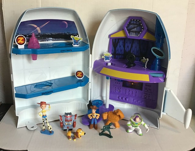 buzz lightyear spaceship playset