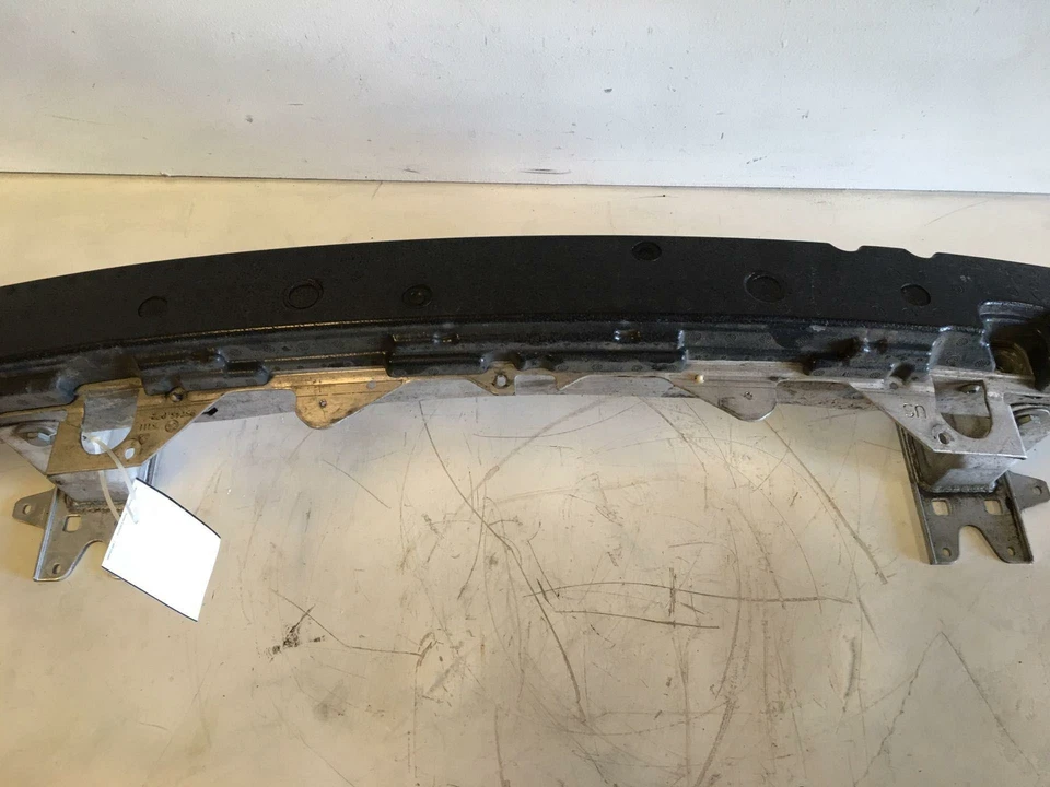 Barra de impacto de refuerzo de parachoques delantero BMW 745i 2002-2005 usada Foto 3 de 4