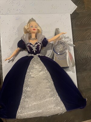 Millennium Keepsake Barbie 2000 Limited Special Edition Mattel With Ornament