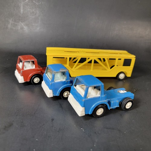 Vintage 1970 TootsieToy Car Hauler Made In Chicago - Picture 2 of 7