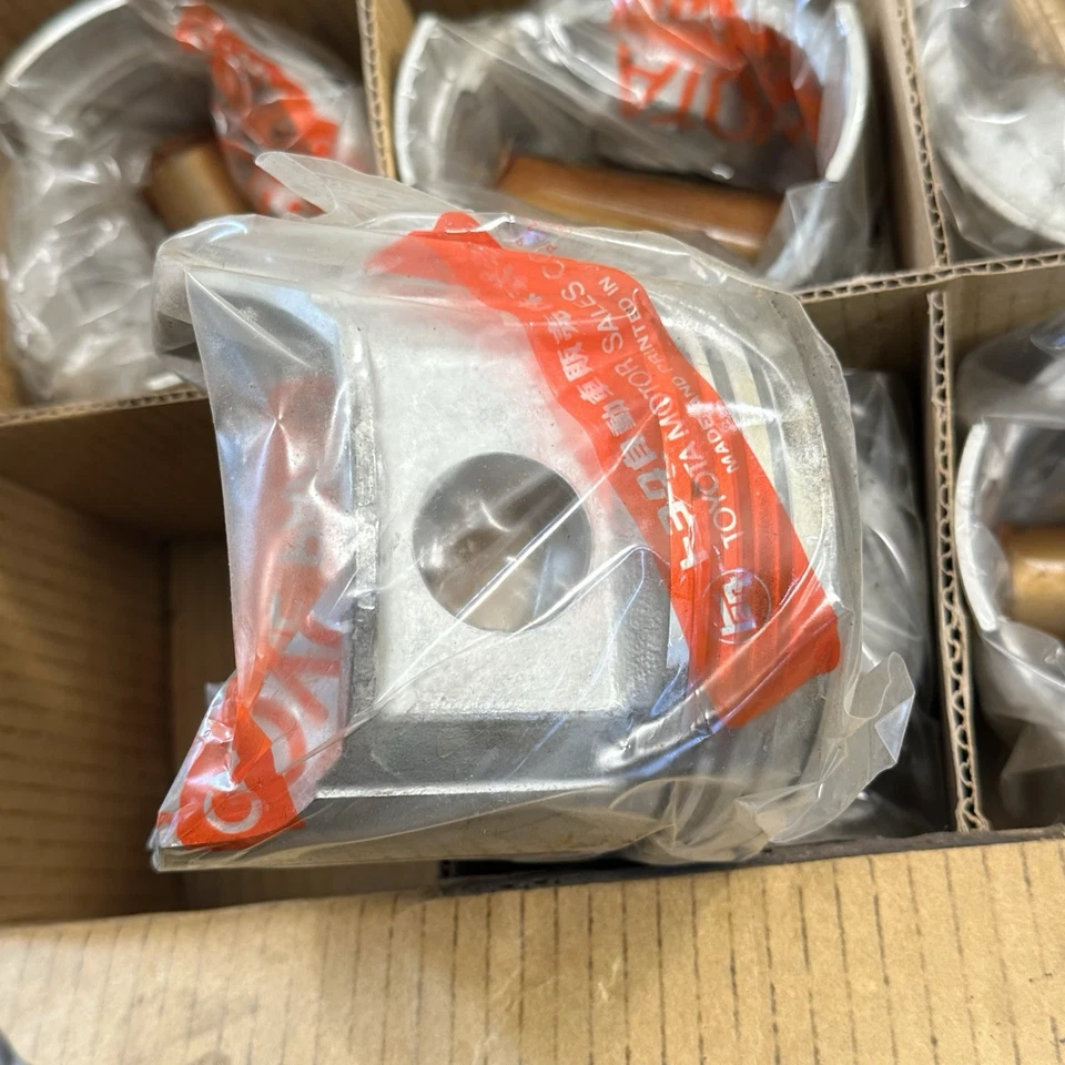 6-New OEM Toyota 1310361020 Land Cruiser 75-88 2F Engine Pistons +.050 Oversize - Image 4 of 4