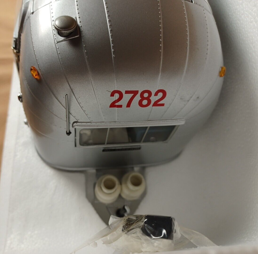MOTOR CITY CLASSICS AIRSTREAM TRAILER 1:18 DIE-CAST