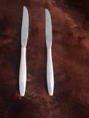 ONEIDA SILVERPLATE 2 KNIVES 1960 DISCONTINUED PATTERN ENCHANTMENT GENTLE ROSE