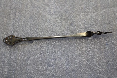 ANTIQUE/VINTAGE LUNT MONTICELLO STERLING SILVER PIERCED BUTTER PICK