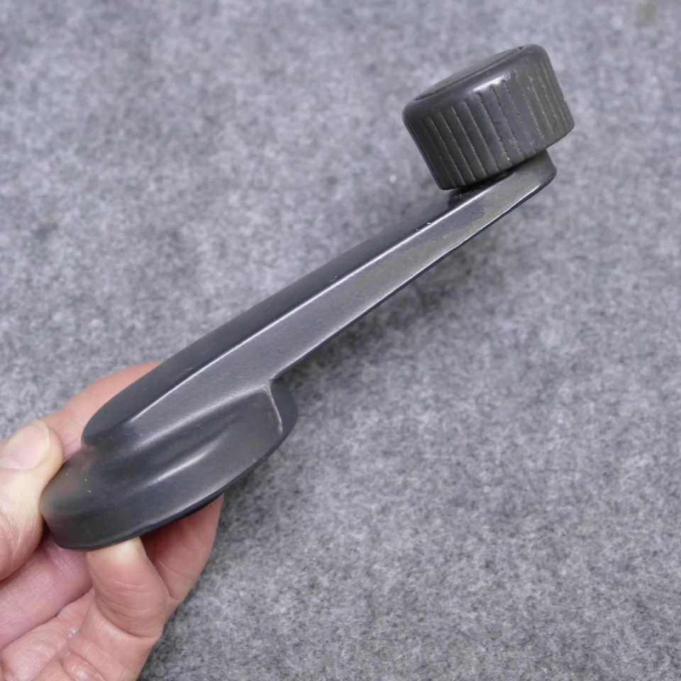 Manivela de ventana manual 14030586 negra OEM 78834 Chevy GMC C/K 1500 1988-1998 Foto 4 de 4