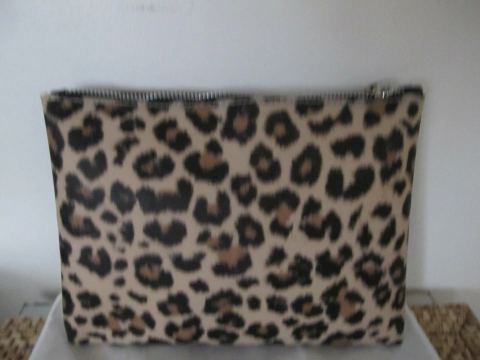 Gianni Chiarini Italia GUM Animal Print Clutch Beige y Negro 11.5”x9”x1” Foto 4 de 4