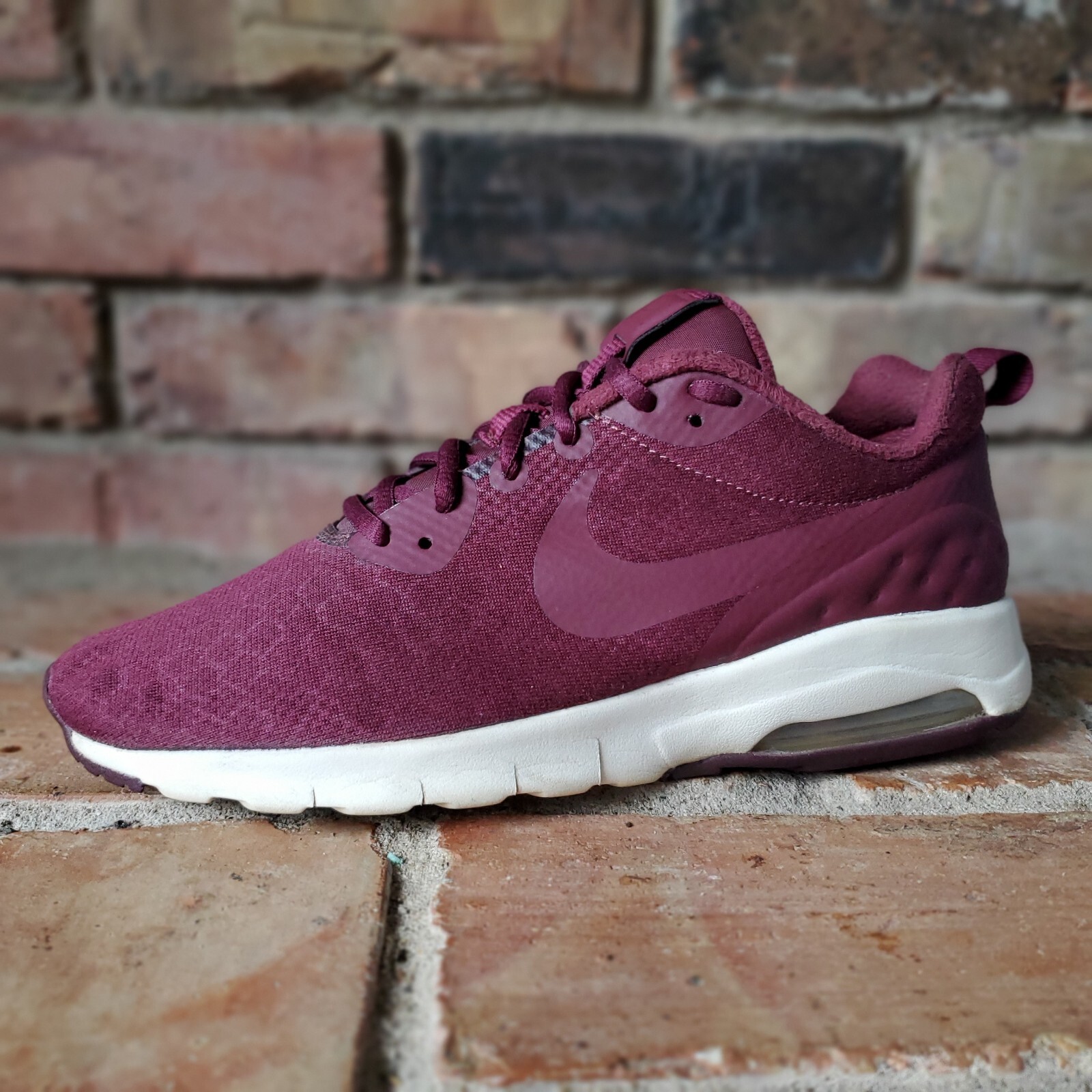 Nike Air Max Motion Maroon Womens Athletic Shoes Size 9 Red 844895-660 eBay