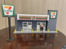 O Scale 7-11 w/ Interior items