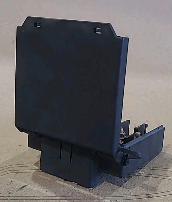 2004 - 2008 Chrysler Crossfire Coupe Fuse Box Junction Block - Изображение 3 из 4