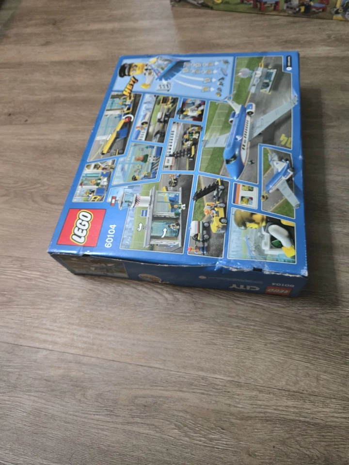 LEGO City 60104 Airport Passenger Terminal New Retired Sealed Building Set - Image 4 of 4