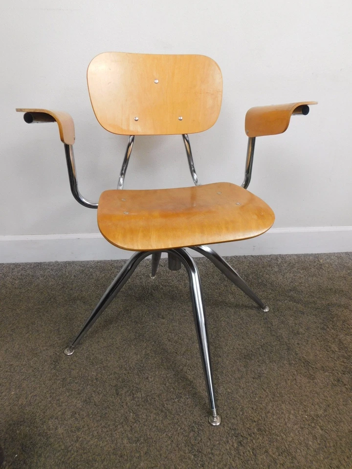 Silla con brazo de oficina de escritorio giratorio cromado contrachapado curvado modernista MCM c1969 en muy buena condición Foto 2 de 4