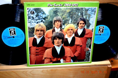 THE LORDS: THE LORDS 1964- 1971  COMPILATION 2 LP COLUMBIA  27500-8 CLUB ED. M-