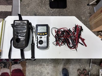 BMM2000 Megger insulation / multimeter and carry case. + megger sp1