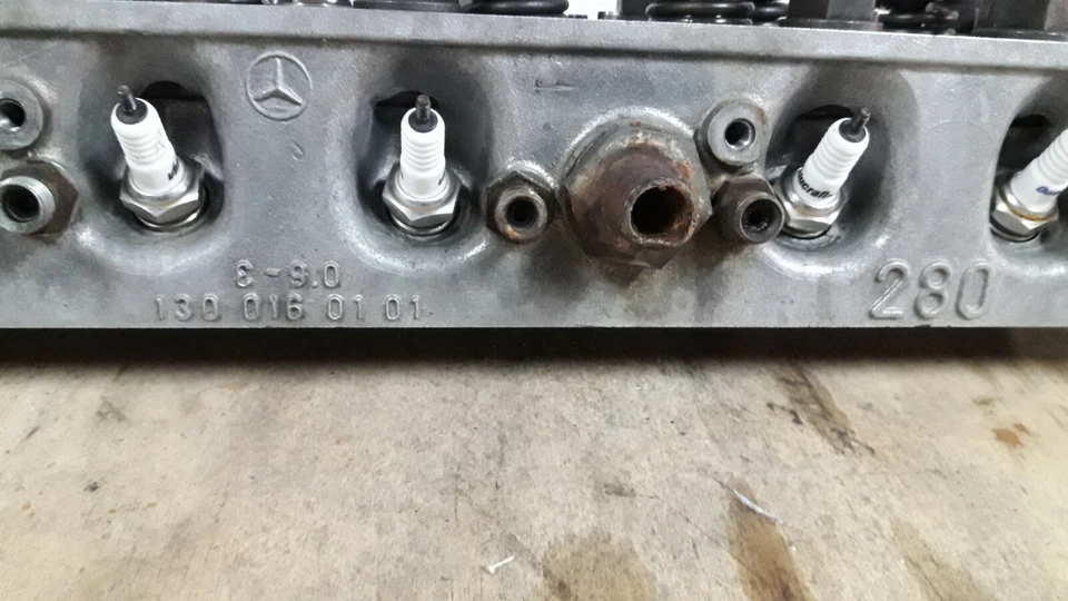 MERCEDES BENZ W108 W109 280 ENGINE CYLINDER HEAD W/ VALVES ASSEMBLY 222MB129-M2# - Image 2 of 4