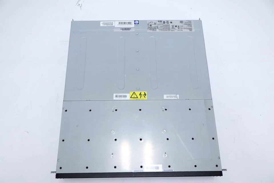 Gabinete expansor de arreglos de almacenamiento SAS IBM 01AC383 24 bahías 2,5" - sin discos duros Foto 2 de 4