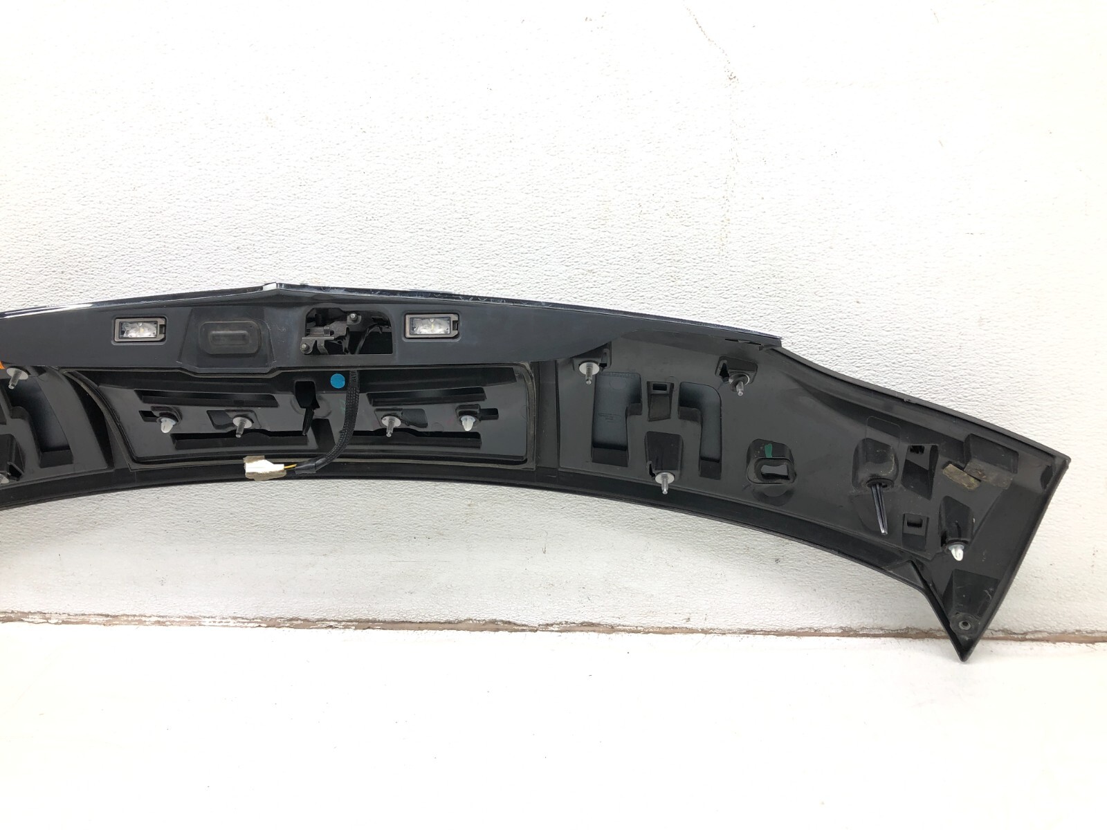 2017-2020 MASERATI LEVANTE S LIFTGATE BACK DOOR SPOILER TRIM OEM.