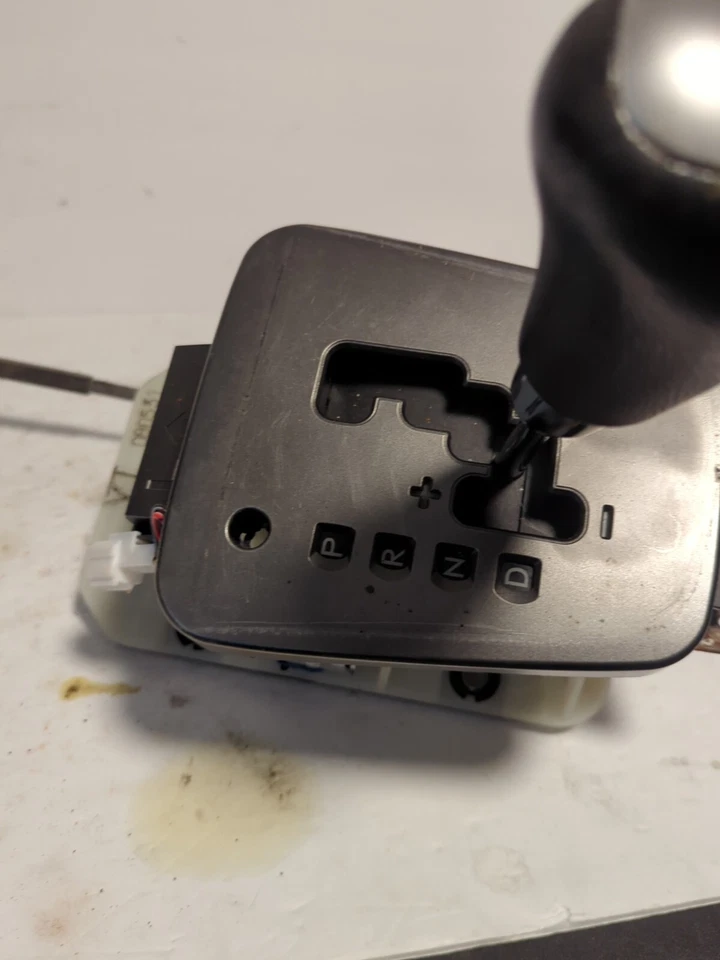 Conjunto de palanca de cambios de piso automático Subaru Forester 2009-2013 con cable Foto 2 de 4