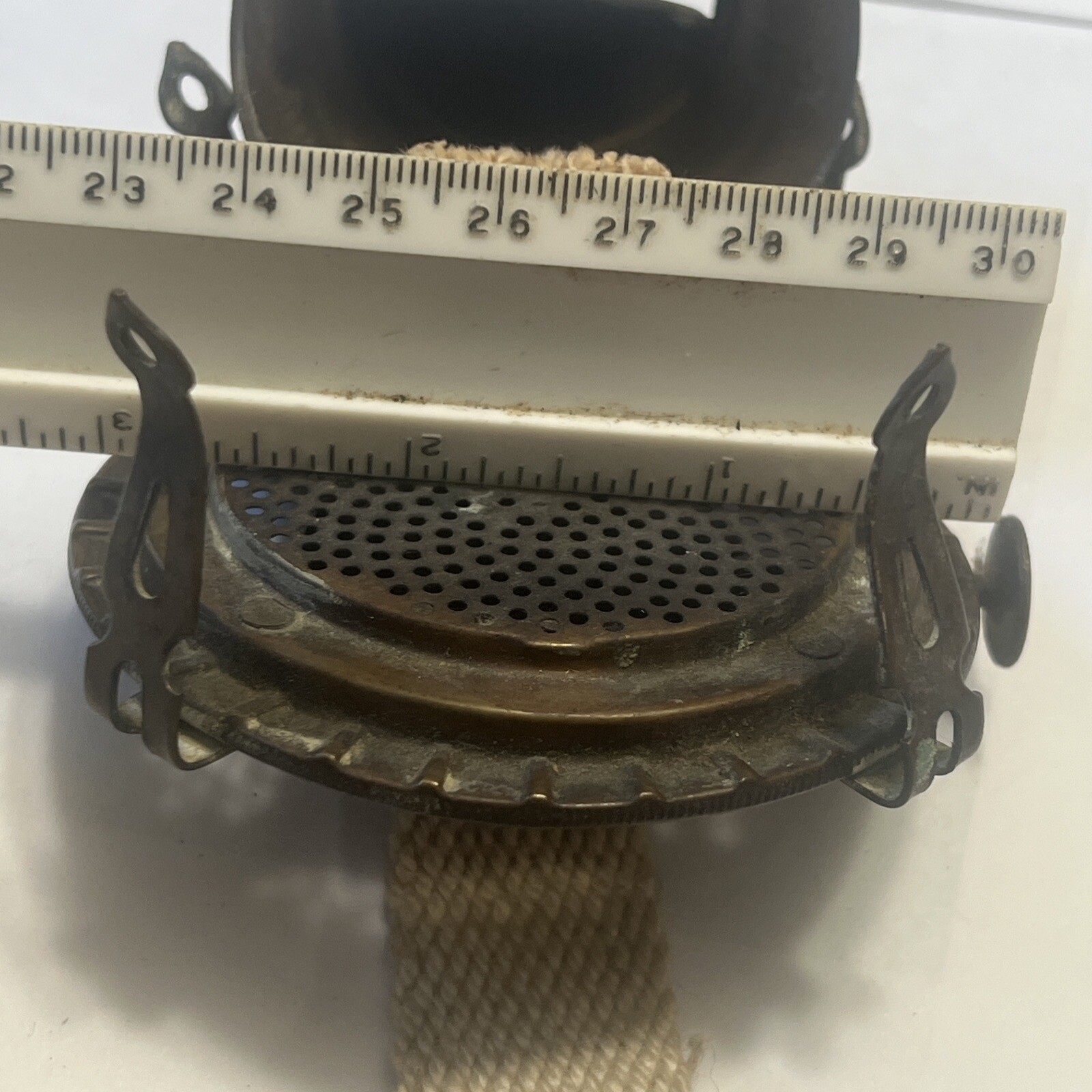 Antique Queen Anne Type Unmarked No.2 Oil Lamp Burner w/ Wick 3” Glass