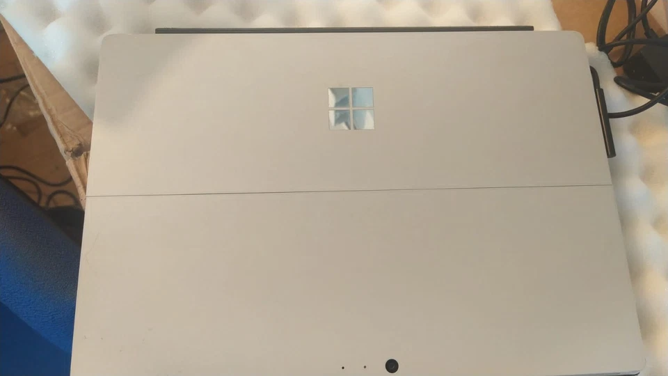 Microsoft Surface Pro 5 12,3" (Intel Core i5-7300U, 2,60GHz, 256Go SSD, 8Go RAM) - Photo 2/3