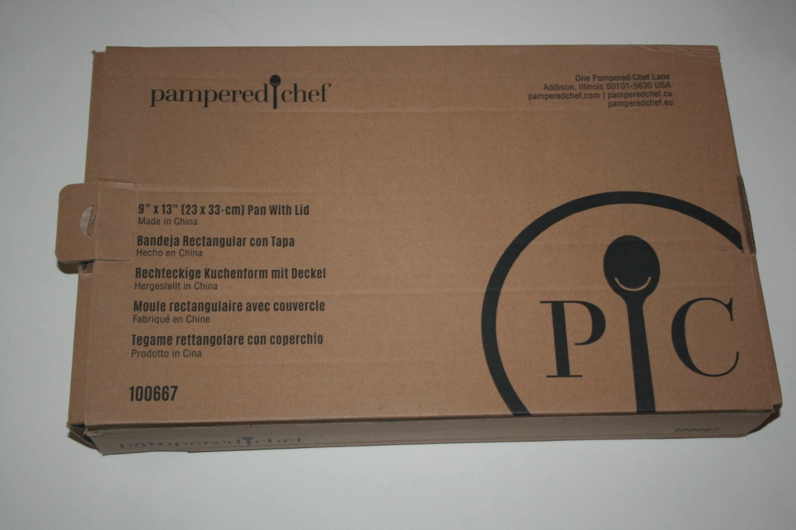 New Pampered Chef 9" x 13" PAN WITH LID Cake Travel Ready Easy Store 100667