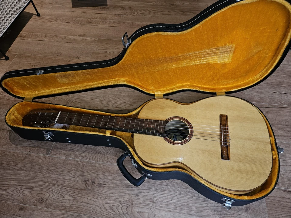 Di Giorgio Amazonia No. 30 1973 Guitar - Image 3 of 4