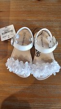 New Adorable White Toddler Girls Size 6 Sandals Shoes