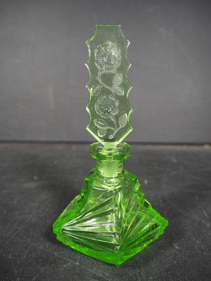 Schönes antikes Uran? Grün geschliffenes Glas Parfüm Flakon mit Blumendetail