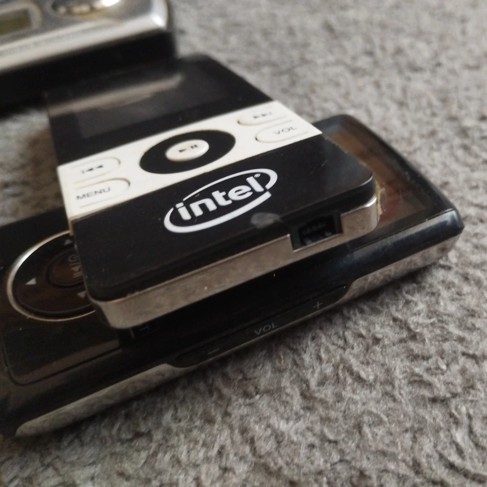 MP3 MP4 Bundle - SEE DESCRIPTION Philips GoGear 2GB, Intel Digital Player, Alba - Image 4 of 4