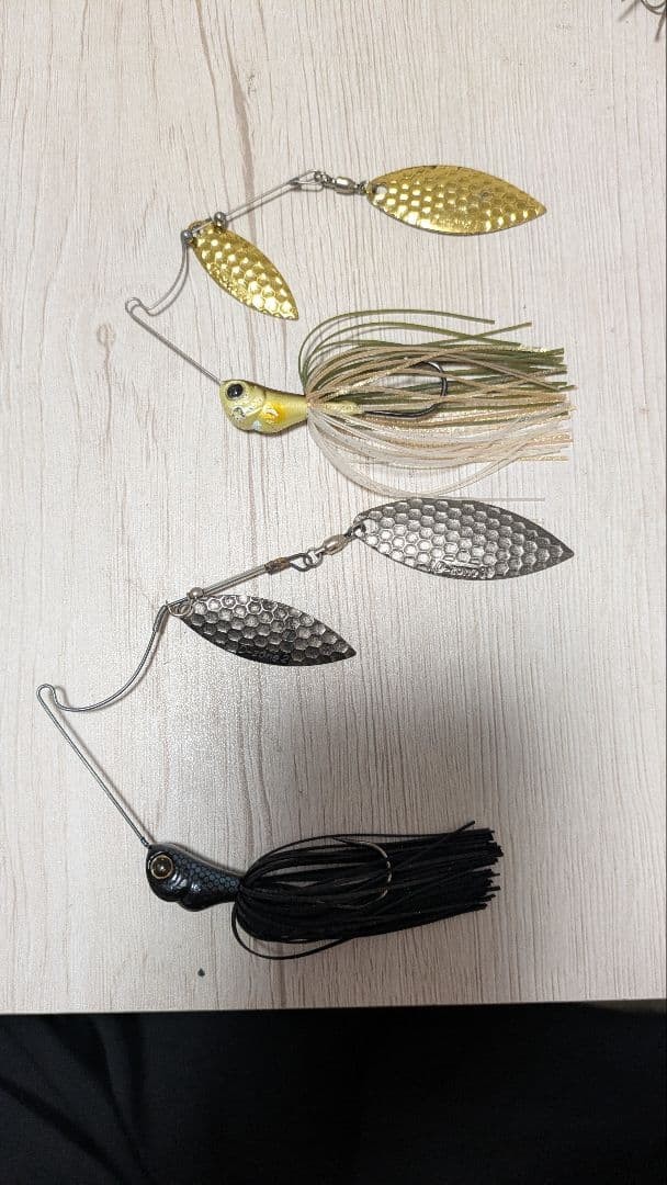 Evergreen D-Zone Spinnerbait 2pcs Hard Lure Fishing Equipment Good Condition - Image 1