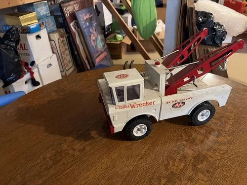 Tonka Wrecker Vintage Diecast Tow Truck, White & Red Tow Wrecker Truck