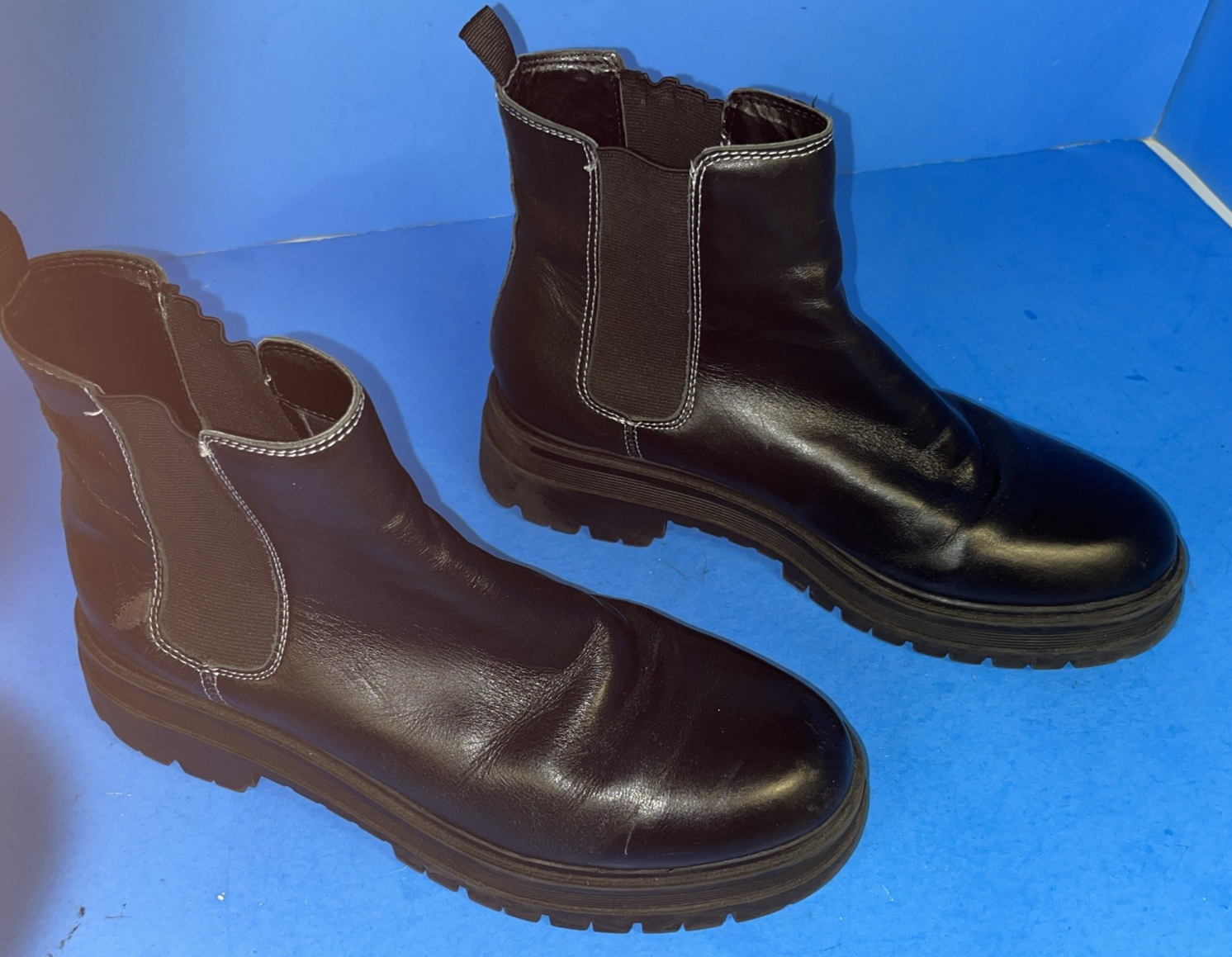 SAOLA Stivali Chelsea Marc Fisher donna Pirro in pelle nera con suola a strappo 9M