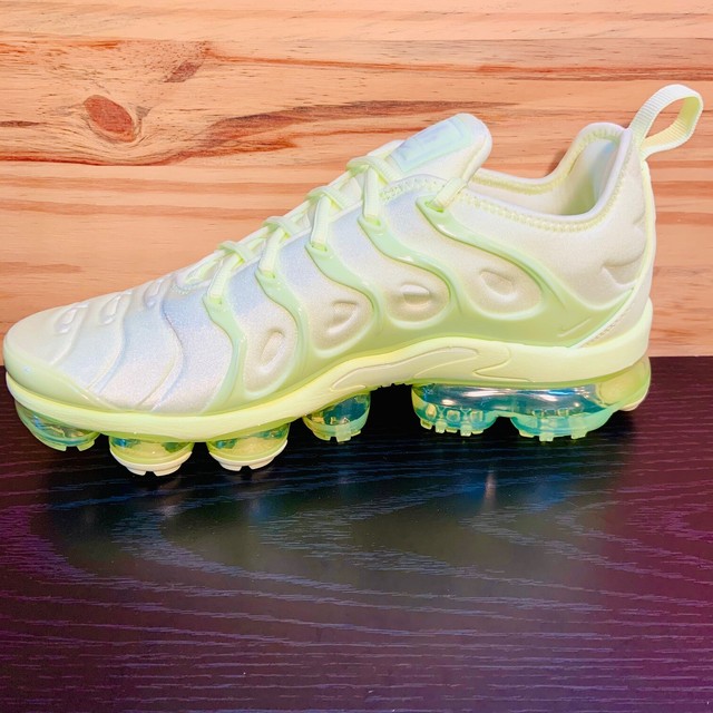 navy blue vapormax womens