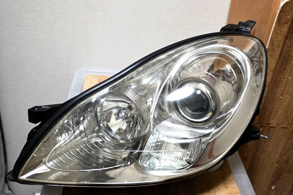Lexus SC430 2006-2010 Headlight HID Oem used - Image 3 of 4