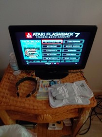 Atari flashback 7 classic game console Tested/ With Nes light Gun as-is Overall 