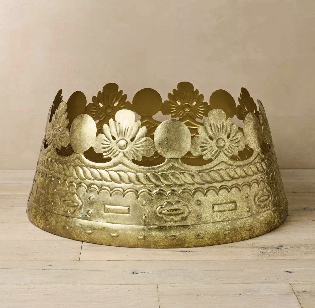 John Derian for Target 27" Crown Tree Collar
